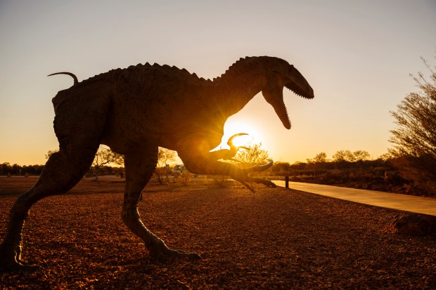 Sunset_at_Australian_Age_of_Dinosaurs-634