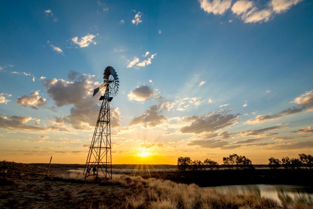 Sunset_with_windmill-634